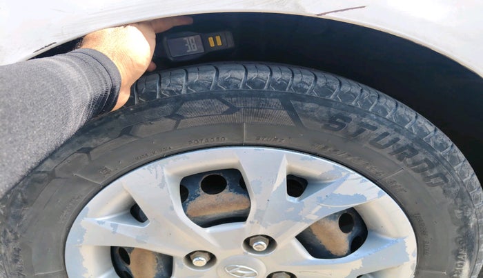 2016 Hyundai Grand i10 MAGNA 1.2 KAPPA VTVT, CNG, Manual, 1,60,003 km, tyre