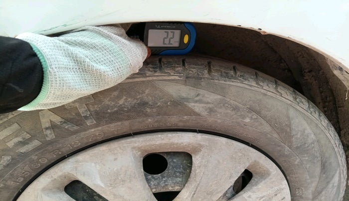 2011 Hyundai i10 MAGNA 1.2, CNG, Manual, 1,35,881 km, tyre