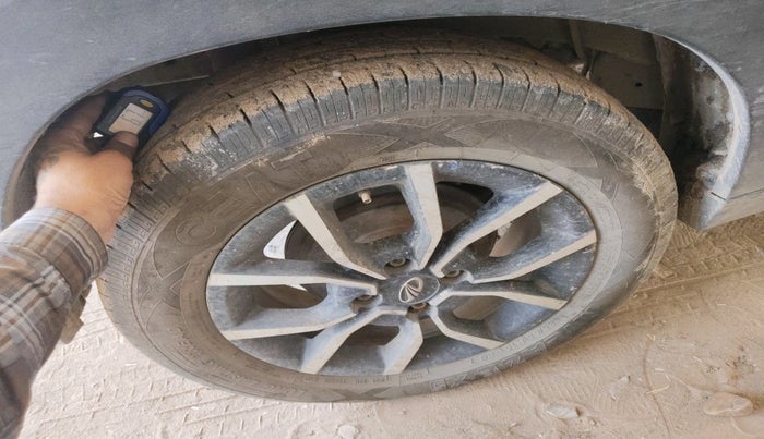 2017 Mahindra KUV 100 NXT K8 D 6 STR, Diesel, Manual, 1,07,596 km, tyre