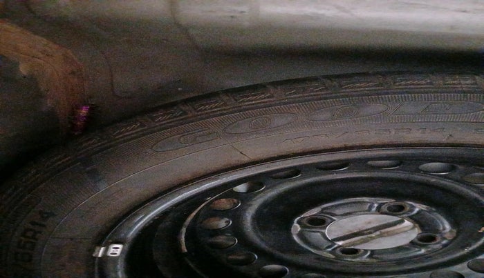 2014 Honda Brio VX MT, Petrol, Manual, 52,501 km, tyre