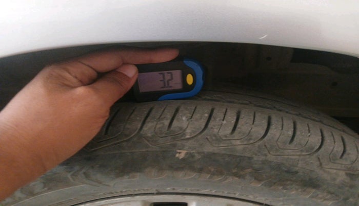 2014 Honda Brio VX MT, Petrol, Manual, 52,501 km, tyre