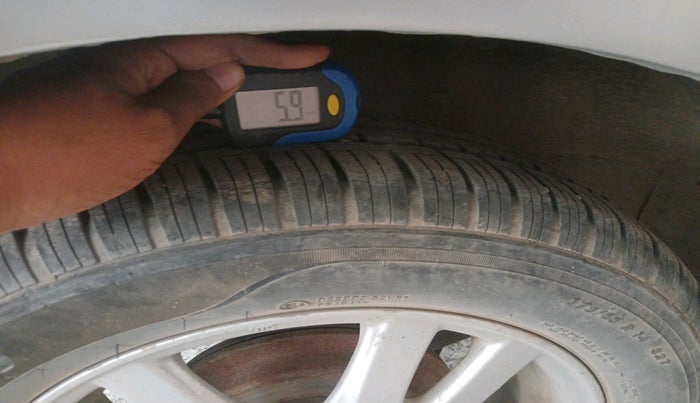 2014 Honda Brio VX MT, Petrol, Manual, 52,501 km, tyre