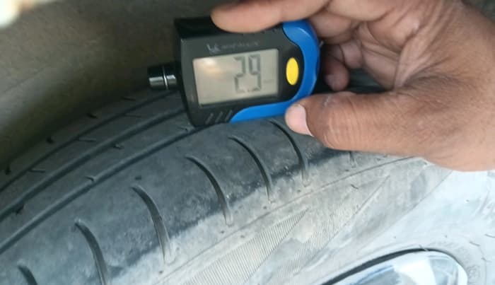 2016 Maruti Wagon R 1.0 LXI, CNG, Manual, 1,51,959 km, tyre