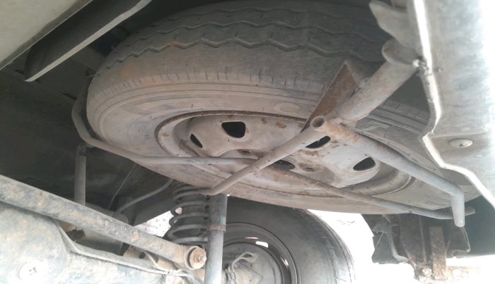 2015 Maruti Eeco 5 STR WITH A/C+HTR, Petrol, Manual, 1,99,839 km, tyre