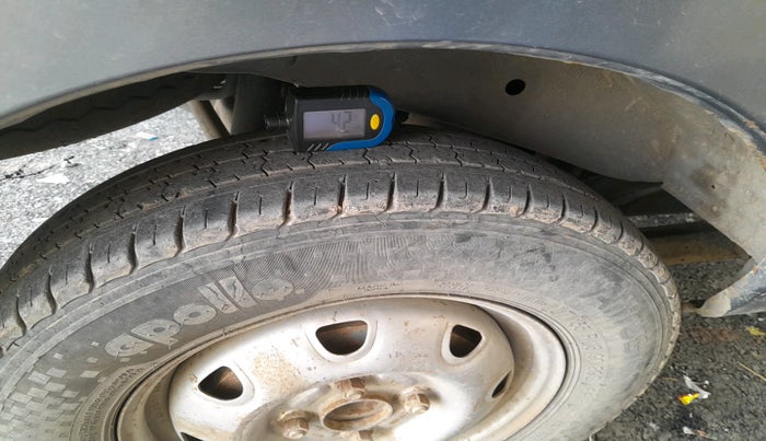 2015 Maruti Eeco 5 STR WITH A/C+HTR, Petrol, Manual, 1,99,839 km, tyre