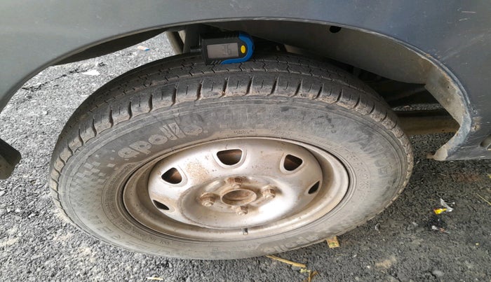 2015 Maruti Eeco 5 STR WITH A/C+HTR, Petrol, Manual, 1,99,839 km, tyre