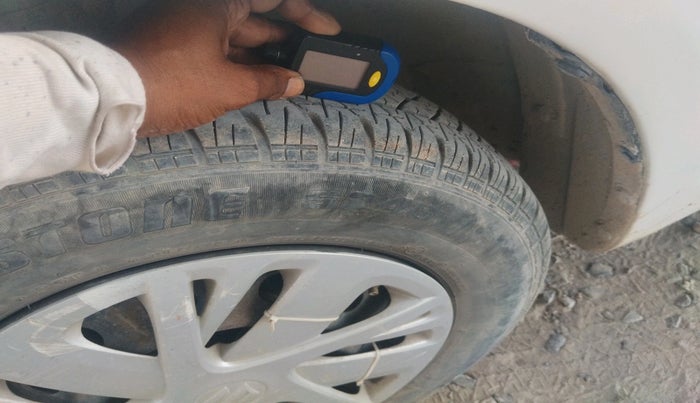 2015 Maruti Swift VXI, Petrol, Manual, 1,15,948 km, tyre