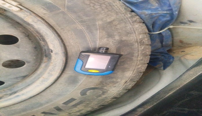 2015 Maruti Swift VXI, Petrol, Manual, 1,15,948 km, tyre