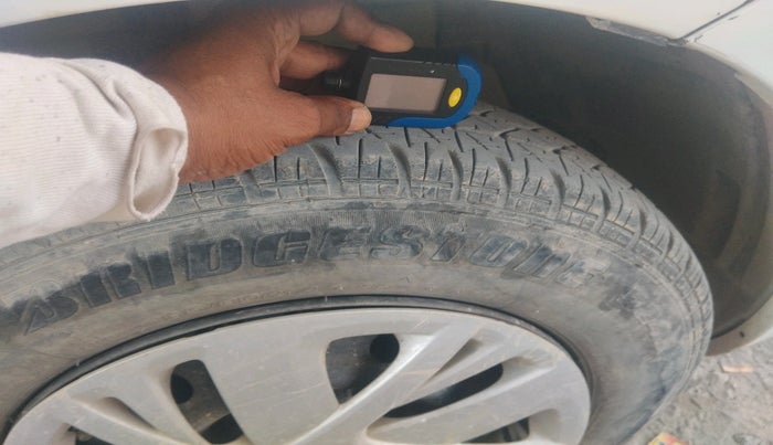 2015 Maruti Swift VXI, Petrol, Manual, 1,15,948 km, tyre