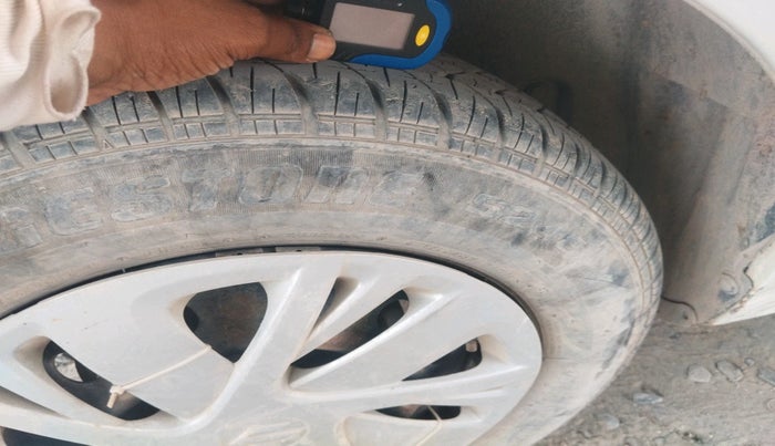 2015 Maruti Swift VXI, Petrol, Manual, 1,15,948 km, tyre