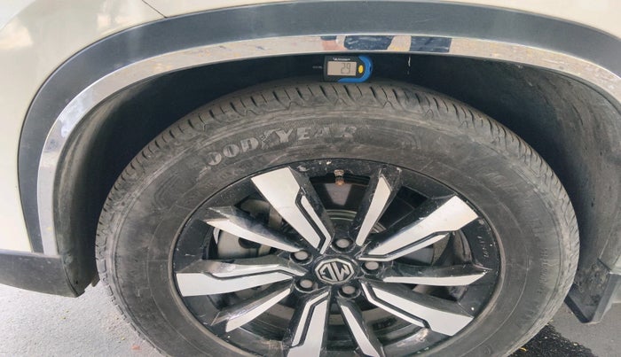 2020 MG HECTOR SHARP 1.5 DCT PETROL, Petrol, Automatic, 1,66,753 km, tyre