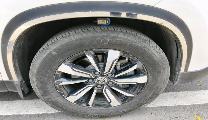 2020 MG HECTOR SHARP 1.5 DCT PETROL, Petrol, Automatic, 1,66,753 km, tyre