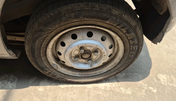 2017 Maruti Wagon R 1.0 LXI CNG, CNG, Manual, 1,18,272 km, tyre