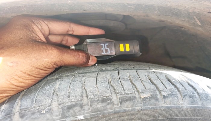 2011 Maruti SX4 VXI, Petrol, Manual, 88,087 km, tyre