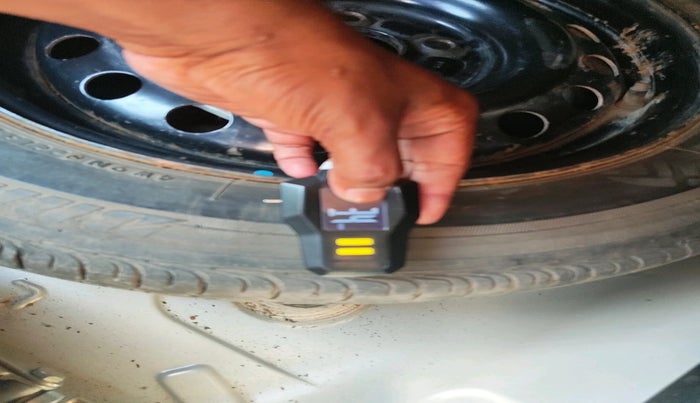 2011 Maruti SX4 VXI, Petrol, Manual, 88,087 km, tyre