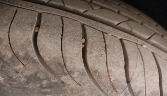 2015 Ford Ecosport TITANIUM 1.5L DIESEL, Diesel, Manual, 1,99,357 km, tyre