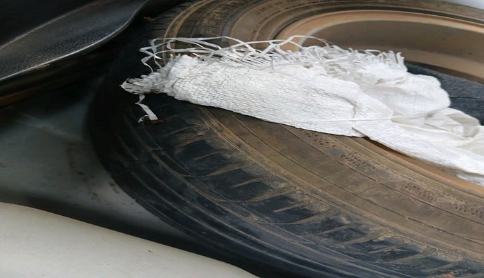 2016 Hyundai Elite i20 ASTA 1.2, Petrol, Manual, 1,75,719 km, tyre