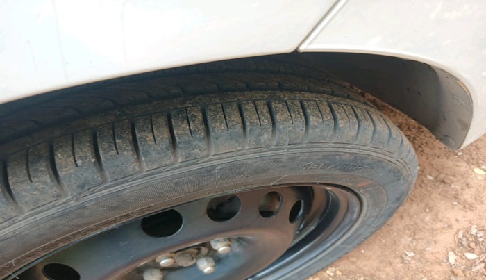 2016 Hyundai Elite i20 ASTA 1.2, Petrol, Manual, 1,75,719 km, tyre