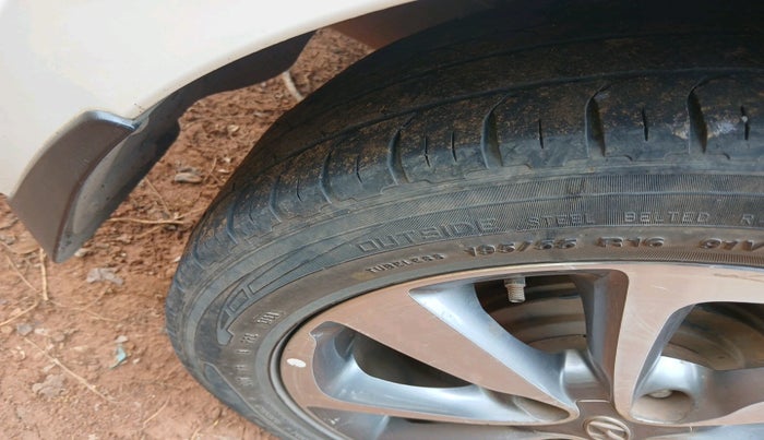 2016 Hyundai Elite i20 ASTA 1.2, Petrol, Manual, 1,75,719 km, tyre