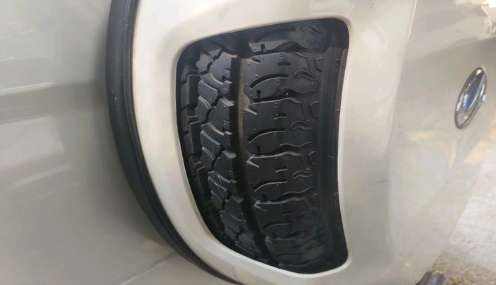 2018 Mahindra TUV300 T8, Diesel, Manual, 96,460 km, tyre