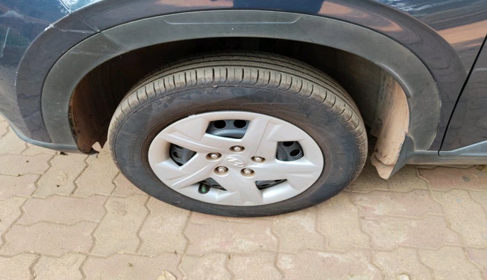 2020 Hyundai VENUE S 1.2, Petrol, Manual, 1,50,648 km, tyre