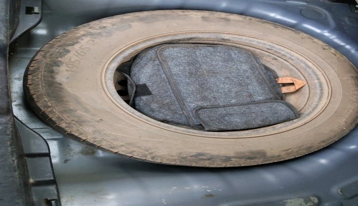 2020 Hyundai VENUE S 1.2, Petrol, Manual, 1,50,648 km, tyre