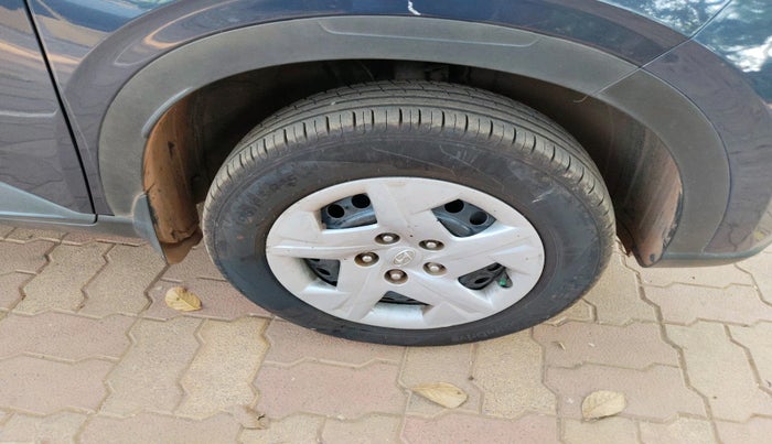 2020 Hyundai VENUE S 1.2, Petrol, Manual, 1,50,648 km, tyre