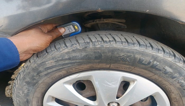 2012 Hyundai i10 SPORTZ 1.2, CNG, Manual, 1,45,615 km, tyre