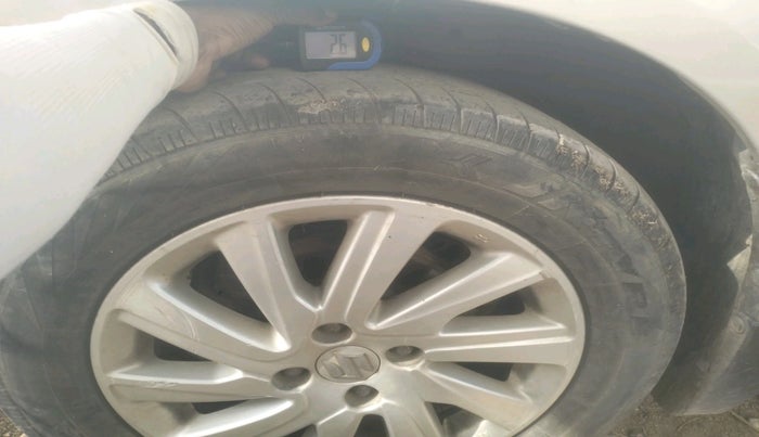 2015 Maruti Swift Dzire ZDI, Diesel, Manual, 1,19,869 km, tyre