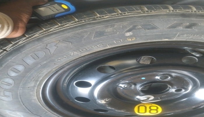 2015 Maruti Swift Dzire ZDI, Diesel, Manual, 1,19,869 km, tyre