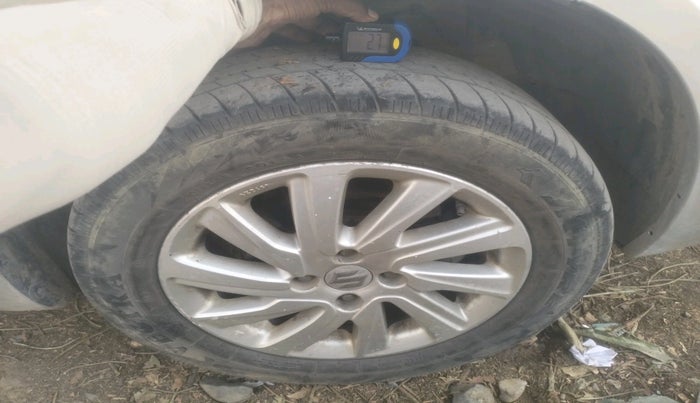 2015 Maruti Swift Dzire ZDI, Diesel, Manual, 1,19,869 km, tyre