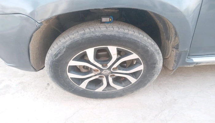 2015 Nissan Terrano XL O (D), Diesel, Manual, 2,86,819 km, tyre