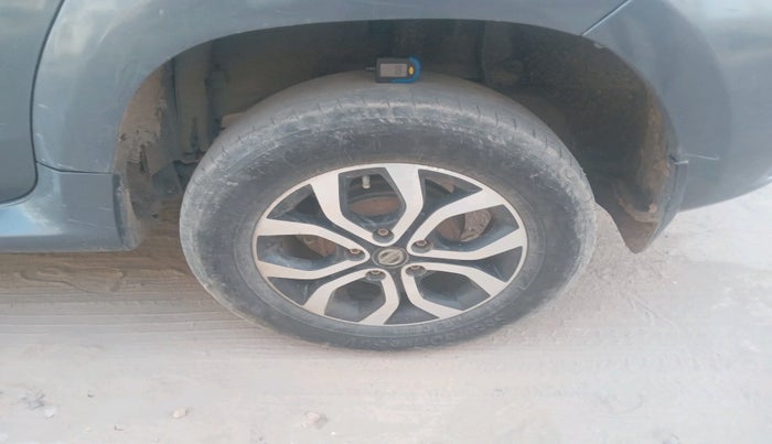 2015 Nissan Terrano XL O (D), Diesel, Manual, 2,86,819 km, tyre