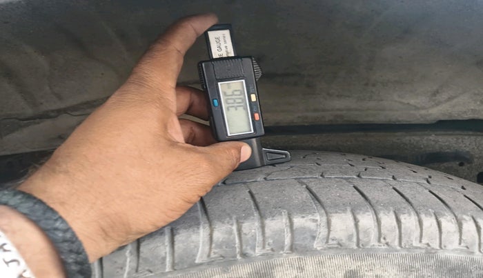 2017 Toyota Innova Crysta 2.8 ZX AT 7 STR, Diesel, Automatic, 1,83,352 km, tyre