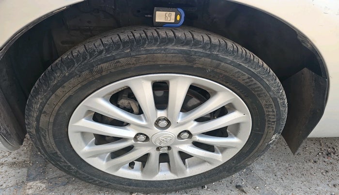 2011 Toyota Etios V, Petrol, Manual, 70,493 km, tyre