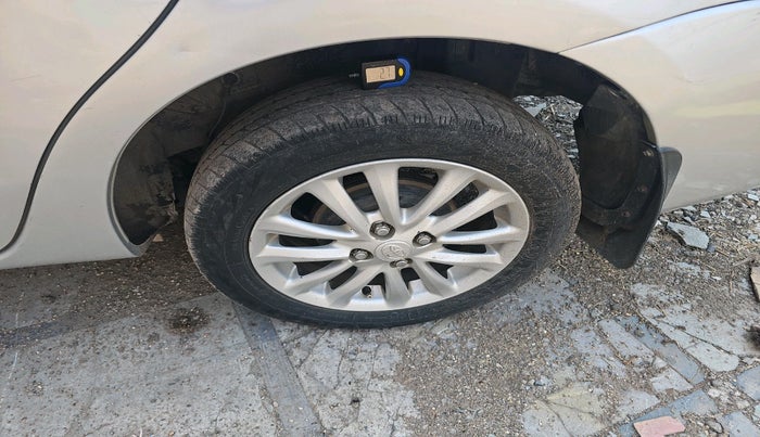 2011 Toyota Etios V, Petrol, Manual, 70,493 km, tyre