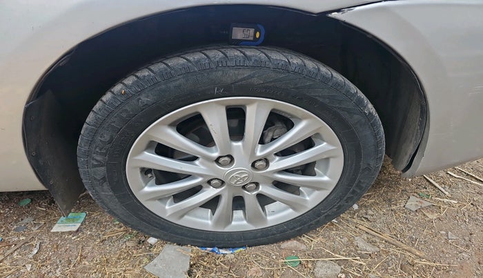 2011 Toyota Etios V, Petrol, Manual, 70,493 km, tyre