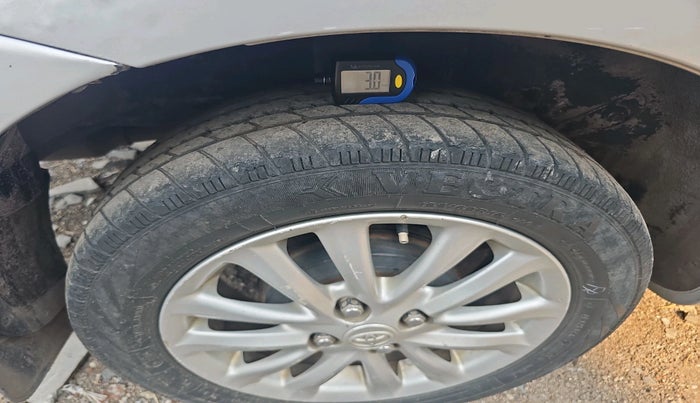 2011 Toyota Etios V, Petrol, Manual, 70,493 km, tyre