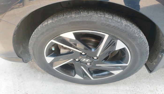 2021 Hyundai Verna SX (O)1.5 VTVT, Petrol, Manual, 57,090 km, tyre