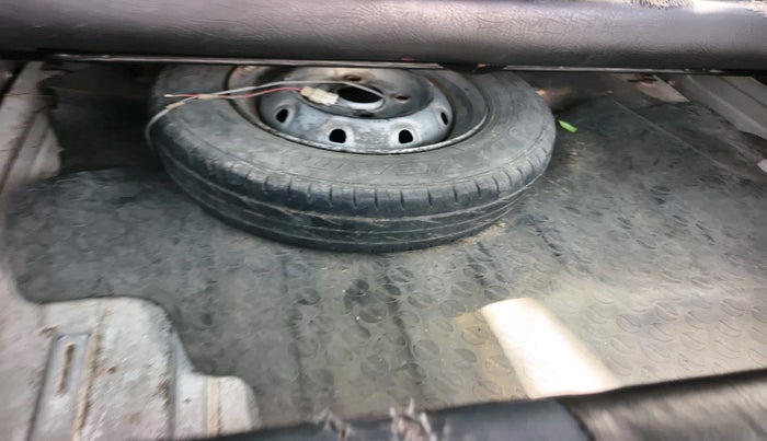 2018 Maruti OMNI E STD, CNG, Manual, 82,399 km, tyre