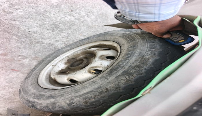 2018 Maruti OMNI E STD, CNG, Manual, 82,399 km, tyre