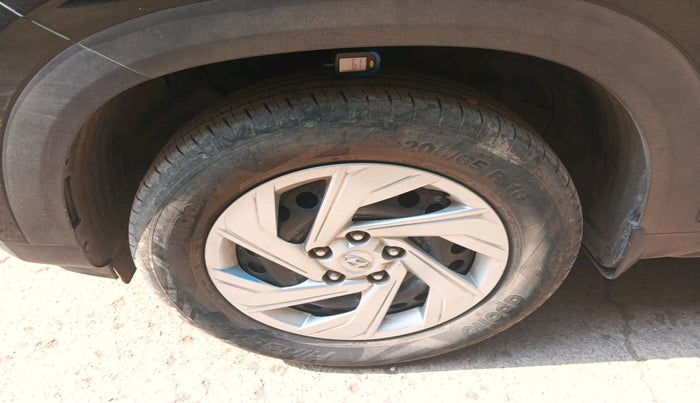 2022 Hyundai Creta E 1.5 PETROL, Petrol, Manual, 25,425 km, tyre