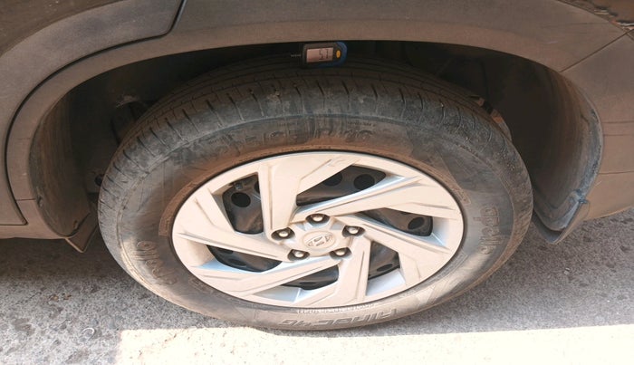 2022 Hyundai Creta E 1.5 PETROL, Petrol, Manual, 25,425 km, tyre