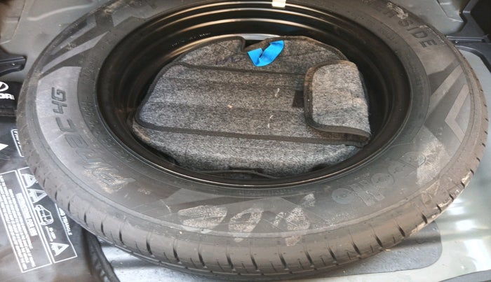 2022 Hyundai Creta E 1.5 PETROL, Petrol, Manual, 25,425 km, tyre