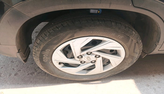 2022 Hyundai Creta E 1.5 PETROL, Petrol, Manual, 25,425 km, tyre