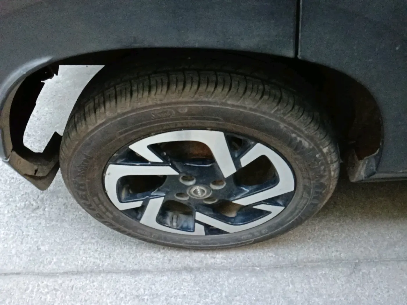 2021 Nissan MAGNITE XV PREMIUM TURBO (O) CVT DUAL TONE, Petrol, Automatic, 82,321 km, tyre