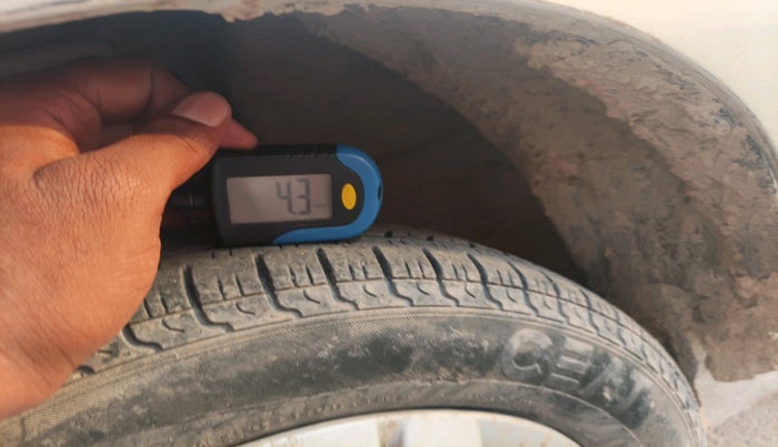 2015 Maruti Alto 800 STD, Petrol, Manual, 63,437 km, tyre