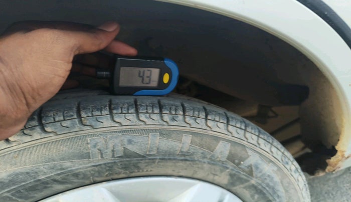 2015 Maruti Alto 800 STD, Petrol, Manual, 63,437 km, tyre