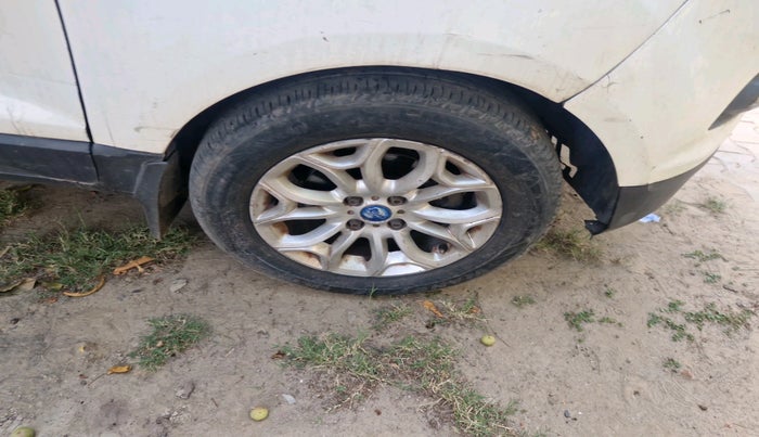 2015 Ford Ecosport TITANIUM 1.0L ECOBOOST, Petrol, Manual, 76,389 km, tyre