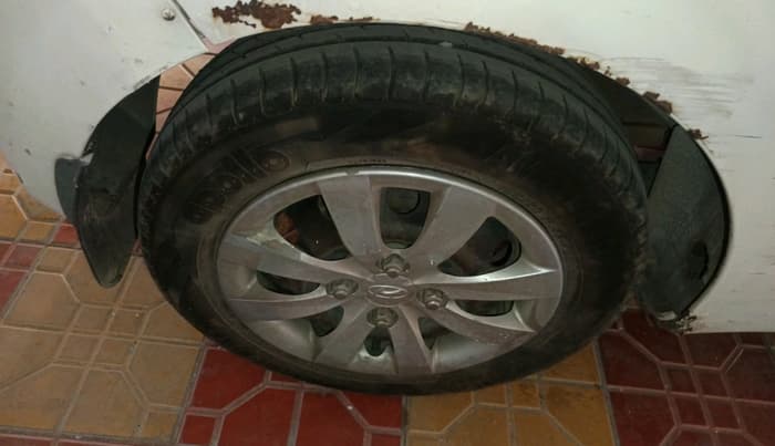 2012 Hyundai Eon MAGNA +, Petrol, Manual, 1,05,188 km, tyre